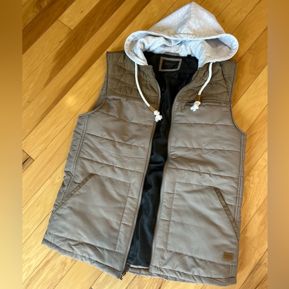 Outpost Makers Men’s Puffer Hooded Vest